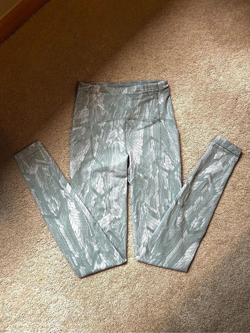 lululemon Swift Speed High-Rise Tight 28" Green & Silver Size 2